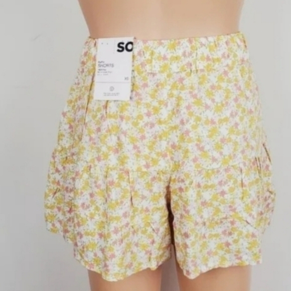 SO high rise ruffle yellow floral shorts Size XS - Picture 3 of 9
